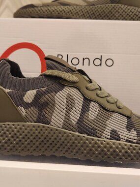 Blondo "Shara" Camo Knit Sneakers. NIB. Size 8.5
